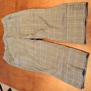 Button Detail Window Pane Striped Capris